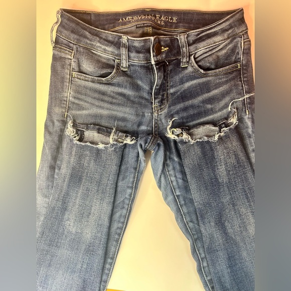 American Eagle Outfitters Women's Blue Jeans (F) - Picture 4 of 6
